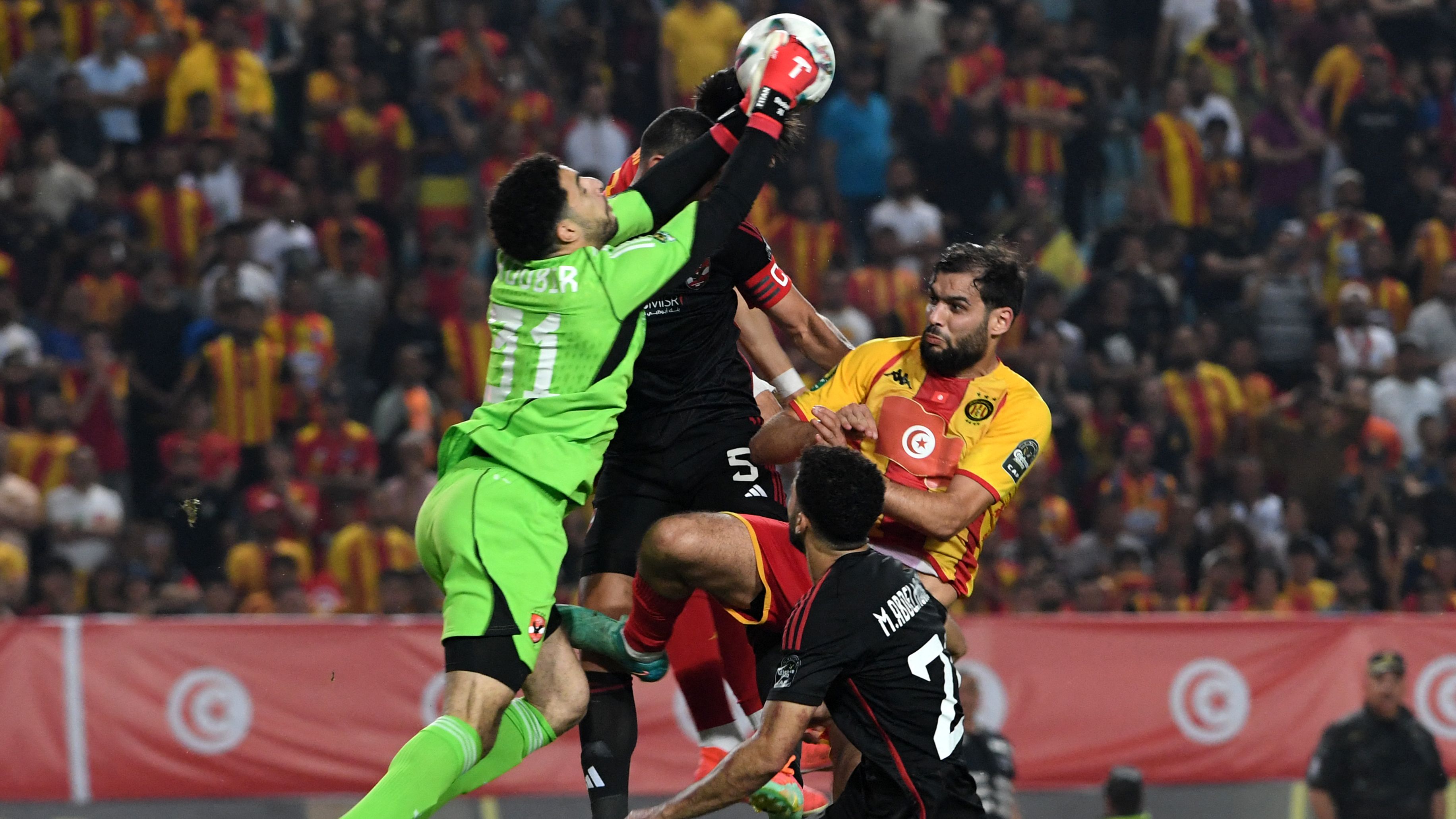 قبل موقعة رادس.. اللون الأحمر يصبغ تاريخ مواجهات الترجي والأهلي