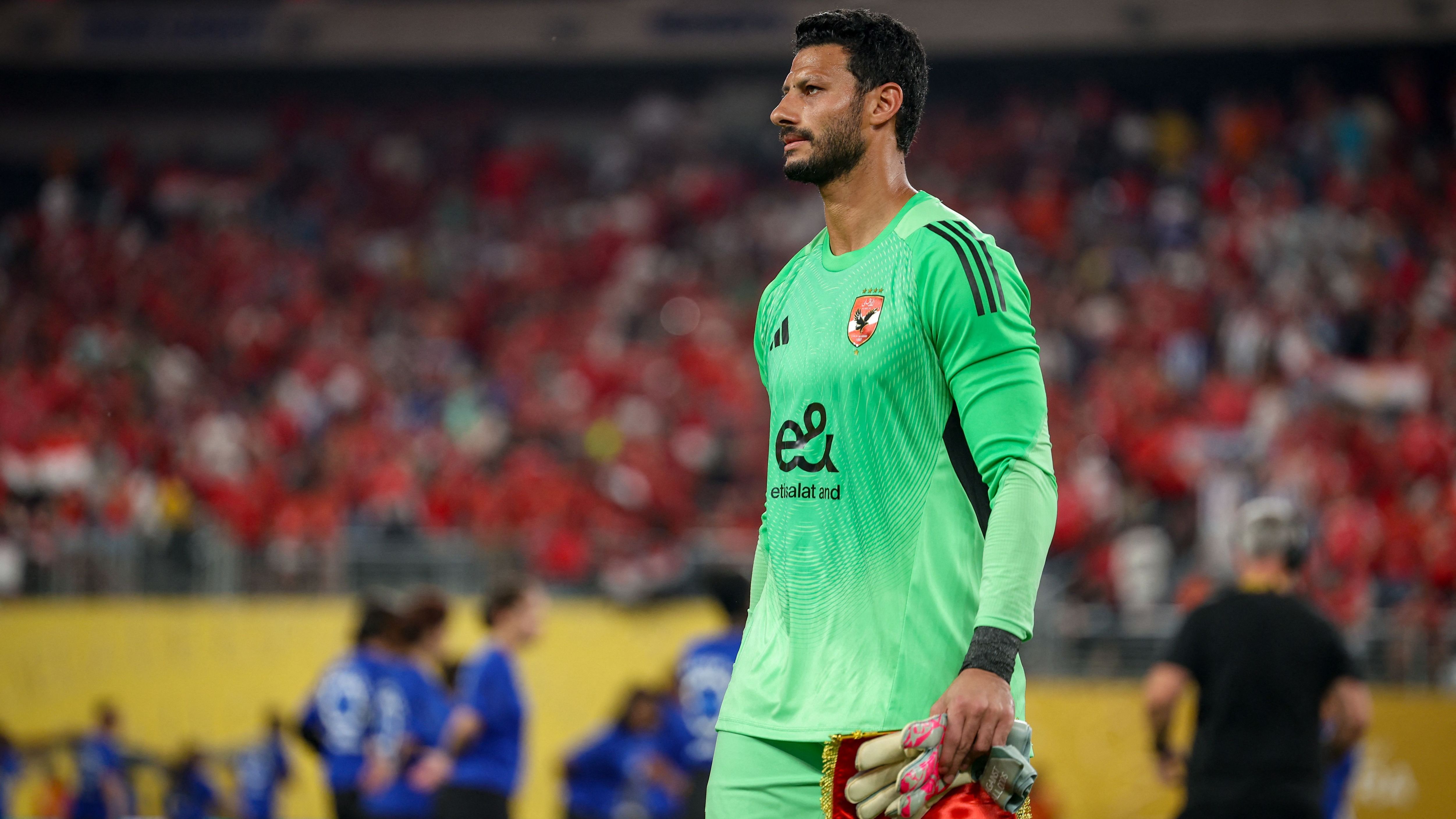 قصة مفبركة.. الشناوي يتسلح بالقانون في وجه الشائعات