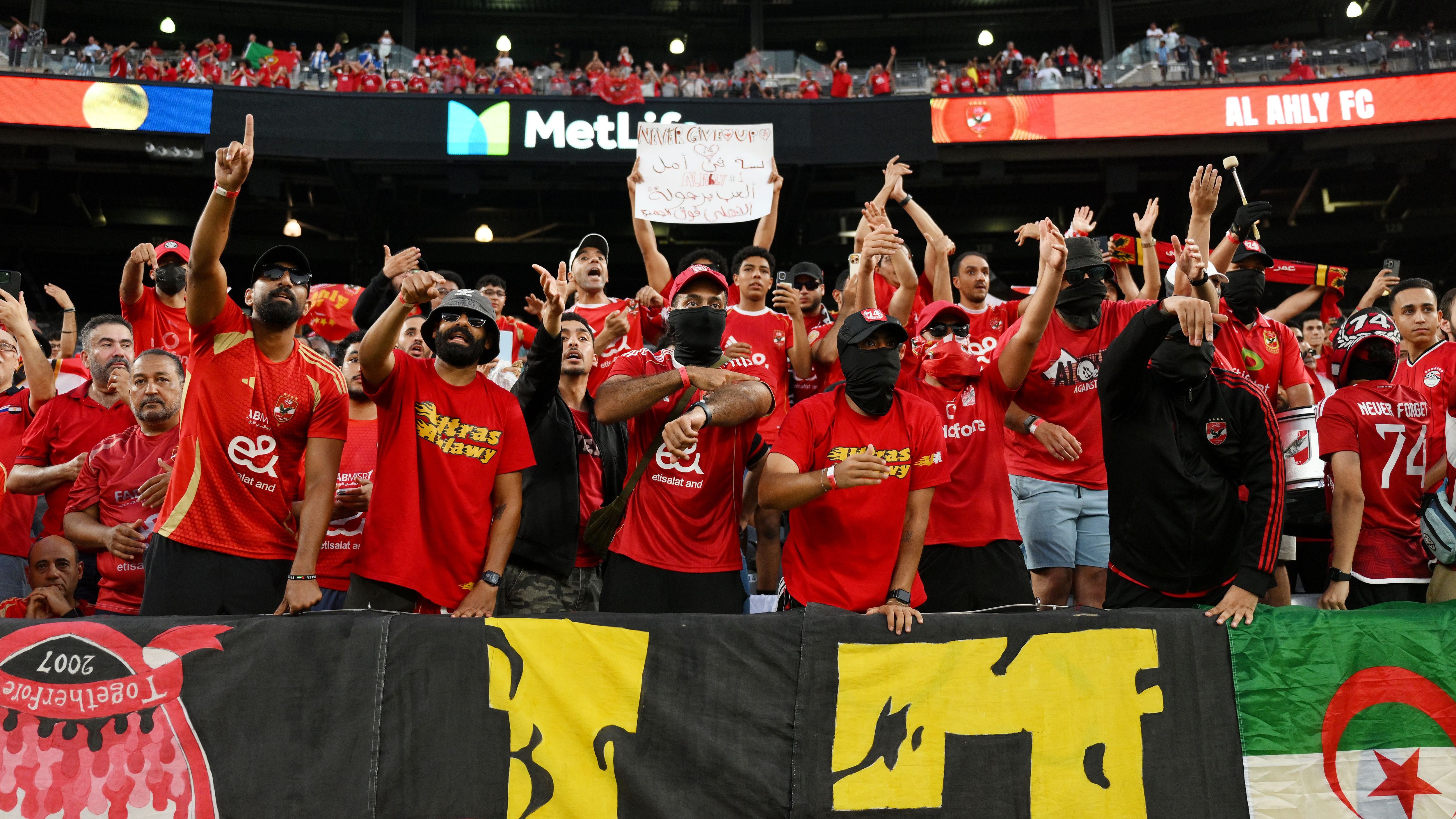 "إجراء استثنائي".. مواجهة الترجي والأهلي تلهب المدرجات التونسية