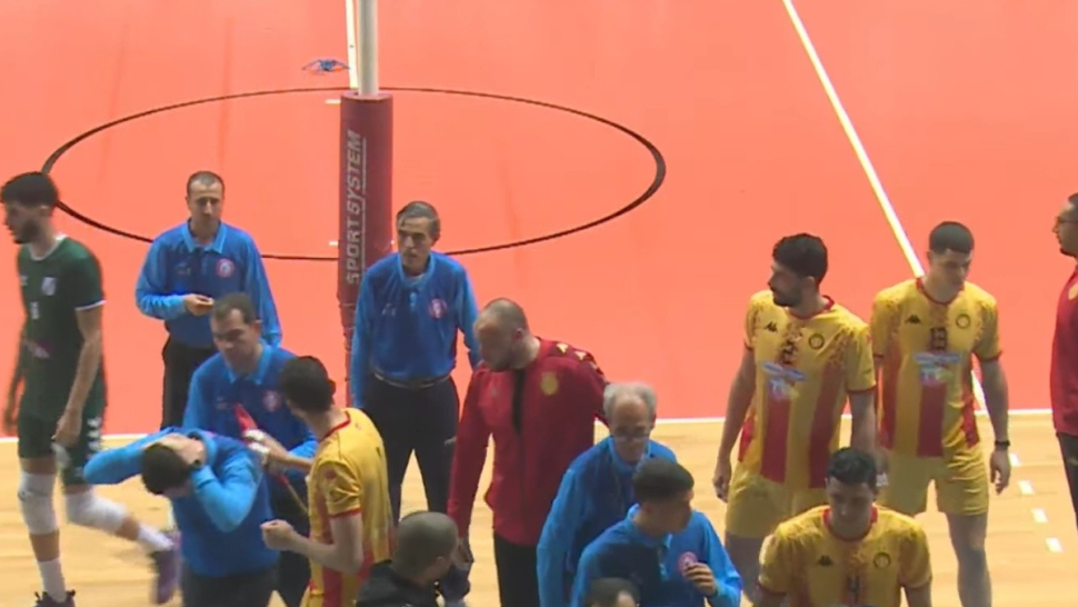 الكرة الطائرة : الحكم يقرر ايقاف لقاء النادي الصفاقسي و الترجي الرياضي