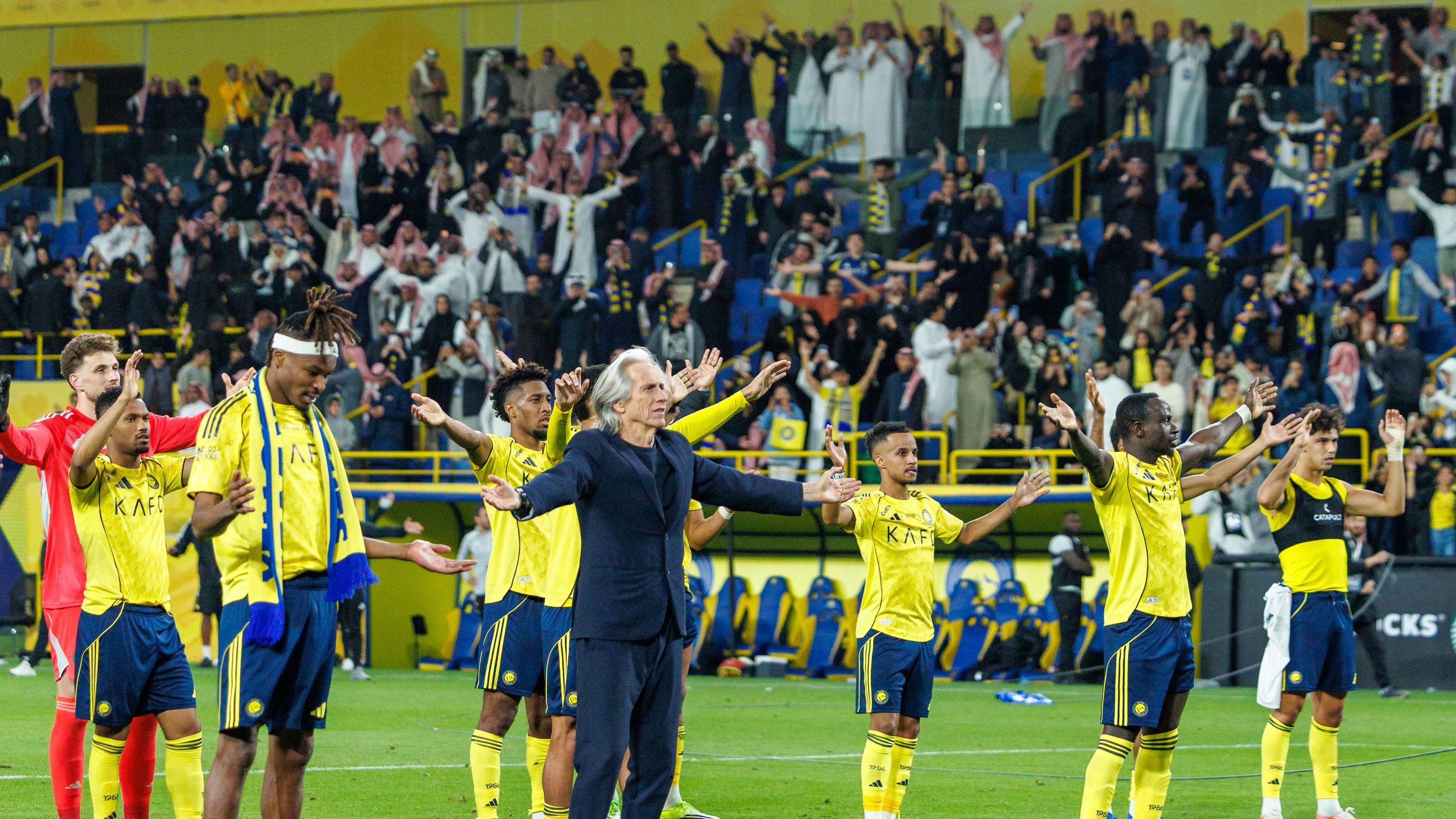 رقصة اللقب؟.. جيسوس يخطف قلوب جماهير النصر بلقطة نادرة