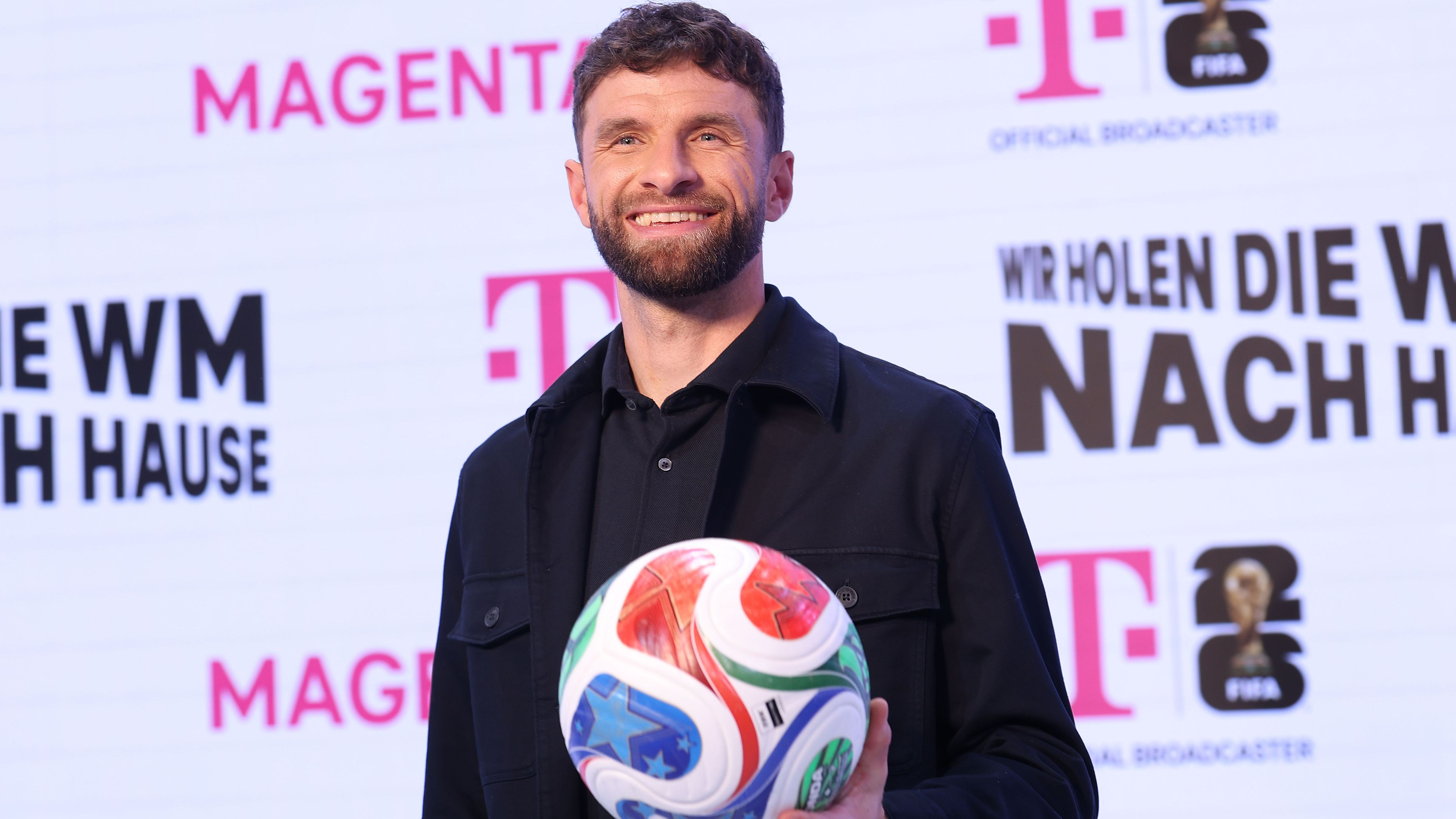 مولر يحتفل بتأهل بايرن ميونخ إلى نصف النهائي في أجواء مميزة